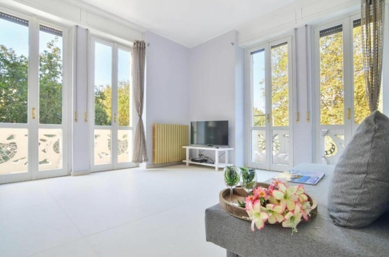 Bacone Liberty Olimpia Apartment Milan Bagian luar foto
