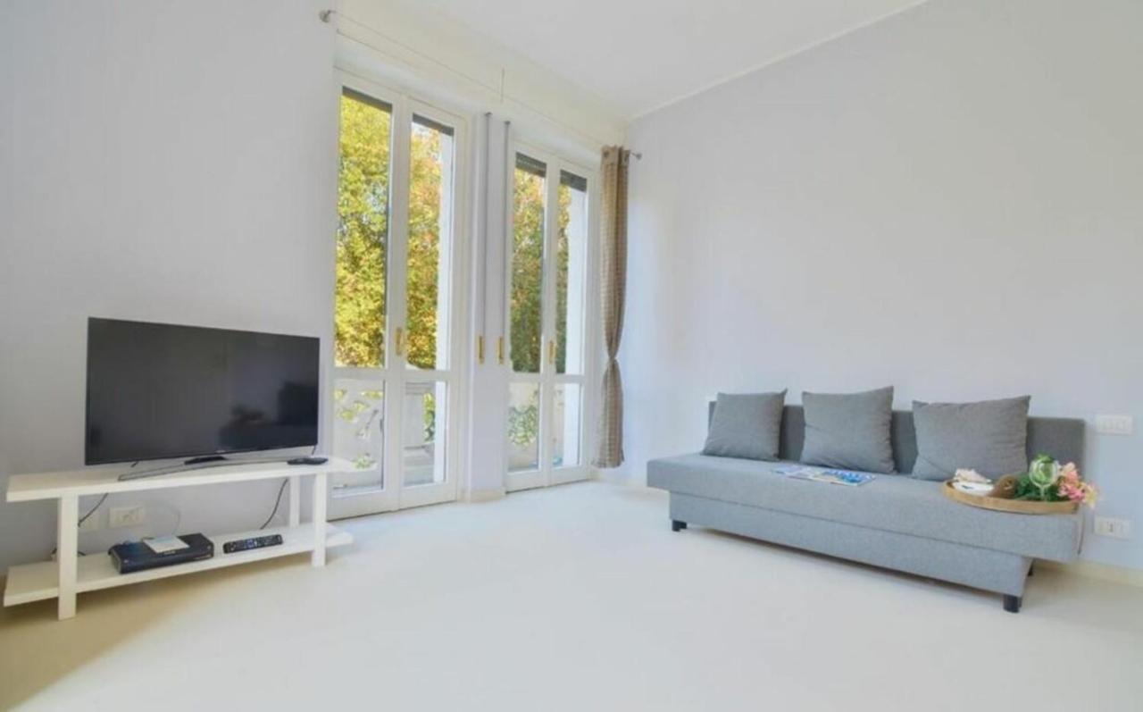 Bacone Liberty Olimpia Apartment Milan Bagian luar foto